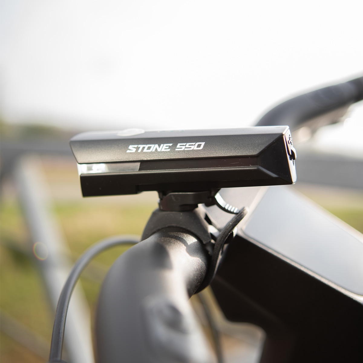 429746.F LYNX Scheinwerfer USB Stone 550